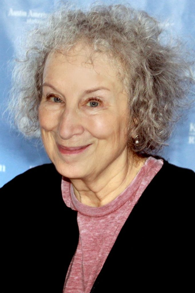 Damızlık Kızın Öyküsü Özet - Margaret Atwood Damızlık Kızın Öyküsü’nün yazarı Margaret Atwood, 2015