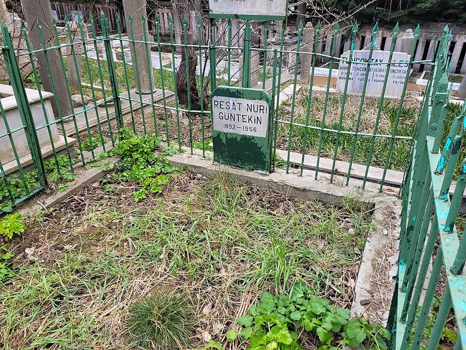 Reşat Nuri Güntekin Eserleri Ve Hayatı Reşat Nuri Güntekin’in İstanbul Karacaahmet Mezarlığı’ndaki mezarı